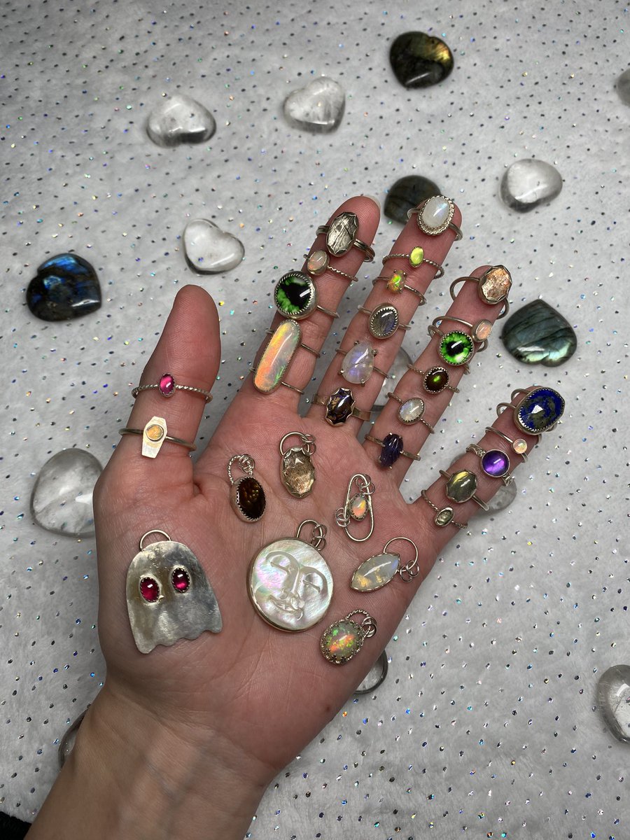 kianascrystals's tweet photo. BLACK FRIDAY DEALS ARE LIVE!
-new and discounted items
-every order gets 2 heart crystals + a handmade scrunchie
-orders $100+ get a free ring valued at $60 and entered into a mini giveaway for a 2lb labradorite freeform 
💗35% off total purchase on my site with the code: HURRY💗 https://t.co/87hW2qQWp2