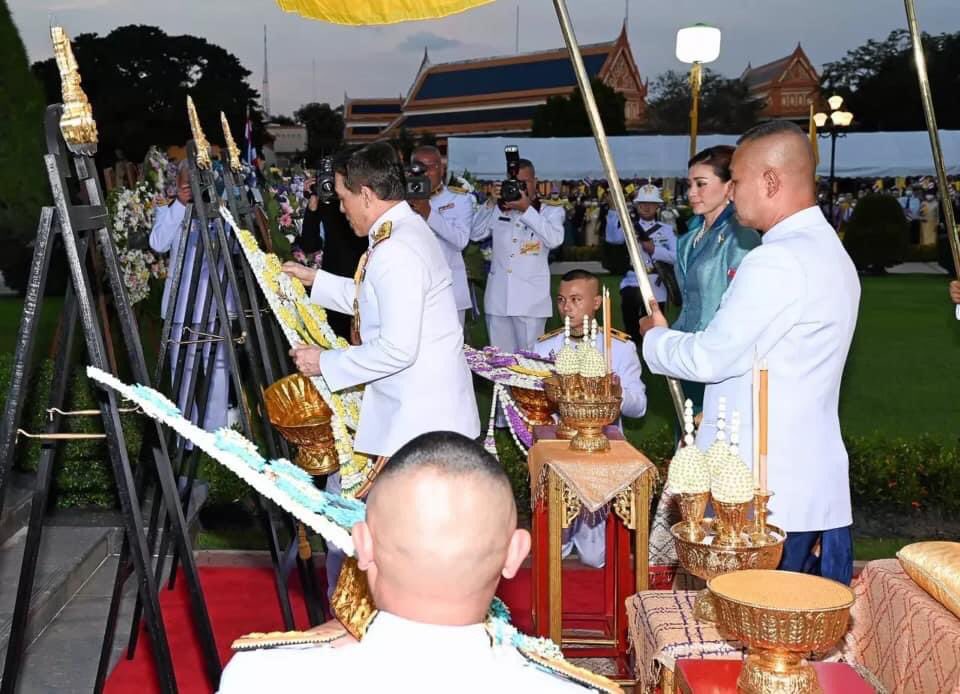 boatsocool's tweet photo. พระบาทสมเด็จพระเจ้าอยู่หัว และสมเด็จพระนางเจ้าฯ พระบรมราชินี เสด็จพระราชดำเนินไปทรงบำเพ็ญพระราชกุศลอุทิศถวายพระบาทสมเด็จพระปรเมนทรมหาวชิราวุธ พระมงกุฎเกล้าเจ้าอยู่หัว รัชกาลที่๖แห่งมหาจักรีบรมราชวงศ์เนื่องในโอกาสวันคล้ายวันสวรรคต ณ หอประชุมวชิราวุธวิทยาลัย 

#ภูมิใจที่ได้รับเสด็จ https://t.co/q6AfNRCYC0
