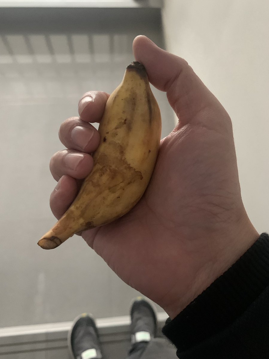 JamesCageWhite's tweet photo. Hi guys , happy thanksgiving 🦃 I’m a saving guy, I don’t eat turkey, I ‘m eating a banana as reward, very yummy very delicious I like it! https://t.co/6PGkMJblzP