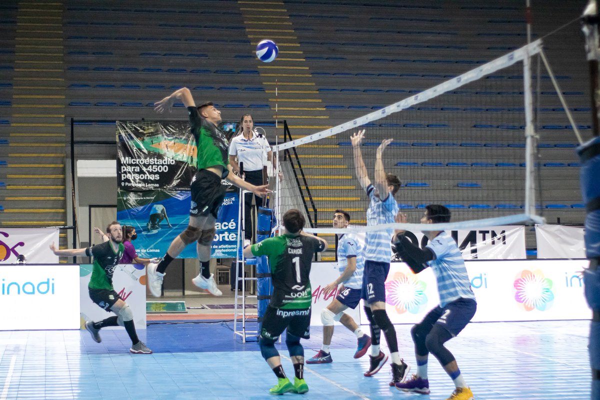 VOLEYDEFEBANF's tweet photo. Gracias a todos los que nos acompañaron en el partido presentación de la LVA 20/21 💚 #soydeldefe
#defealomasalto #elclubdebarriomasgrandedelmundo #LVA #ligaa1 #voley https://t.co/VTXhzVLqk6