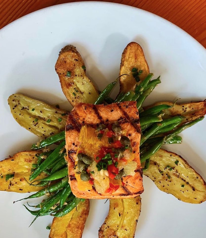 If you’re still looking for some delicious Thanksgiving takeout, come see us! We have a fantastic menu, including the traditional meal and plenty of additional options like grilled King Salmon. Check out the link in our bio for details!