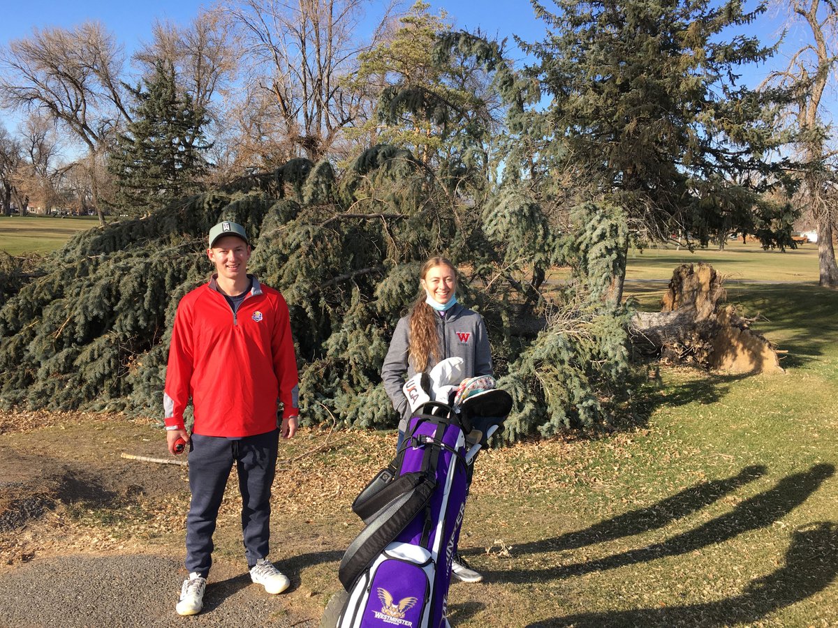 RussellBanz's tweet photo. Grateful that Hayden @HaydoBanz and Whitney @WhitneyBanz got us a Christmas Tree this afternoon...

#GiveThanks #ChristmasTrees https://t.co/npnzRNYuJh
