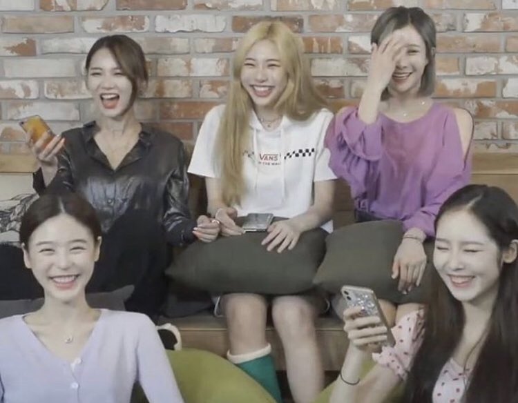 apithinker's tweet image. hi !! im a new thinker acc dedicated to the kpop girl group API, formerly ho1iday! please like/rt and follow to help spread the word so we can gain these wonderful girls more fans &amp;lt;3 love you all so much! 

#API #ho1iday #DANY #HARU #HEEJOO #CHEONGEUM #SAEBYEOK