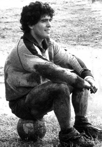 federalfutsal's tweet photo. “De los apodos, el que más me gustó es Pelusa, porque me devuelve a la infancia. Me acuerdo de Fiorito, cuando jugaba por el sandwich y la gaseosa. Aquello era más puro” https://t.co/3DMUD6bj4l
