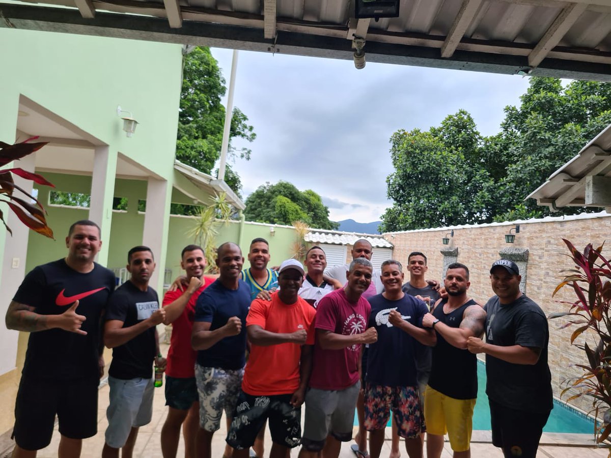 Família , andamos 45 dias juntos nenhum deles votaram em mim povinho falso filhos da puta 👊