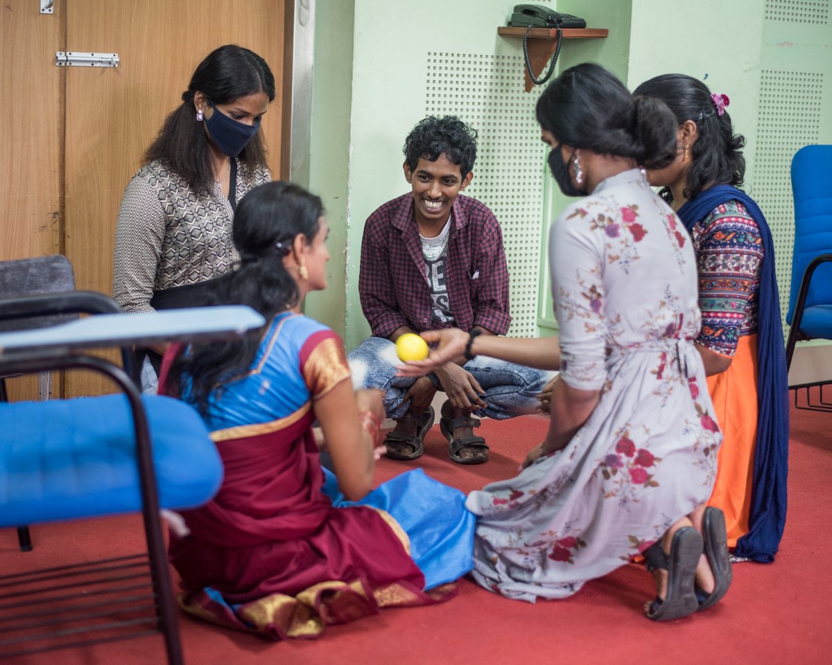 periferrydotcom's tweet photo. Candidates from @tansacs  &amp; @TNSkills batch engaging in team building activities to understand the workings of a group and its dynamic!

#leadership #team #teamwork #teambuilding #success #coaching #happiness #lgbt #transgender #jobs #joboffer #transjobs #diversity #inclusion https://t.co/V2QL0X5PWE