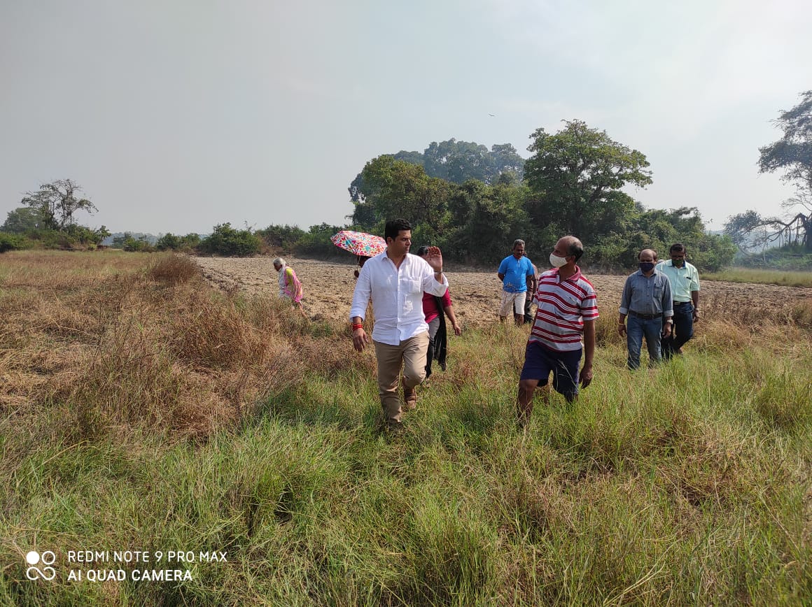 Jayeshvsal's tweet photo. Visited fields in Saligao to inspect a breach in canal system. Directed the officials to immediately rectify the issue & repair the breach & put a lock system for the operating valves. I have also assured compensation to farmers
#puttingbasicsinplace #agriculture #SaligaoForward https://t.co/ilGhenBY5e