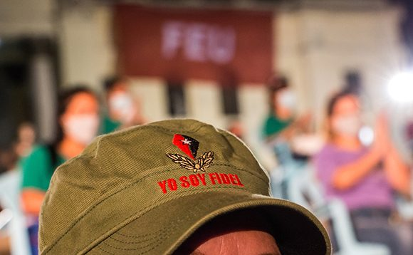 CAvilaRadio10's tweet photo. #FidelPorSiempre Las leyendas no se construyen: Fidel, una vez más, en la escalinata https://t.co/i18MJEMRoy @yeneyd2 @Feu_Unica @UNICACu @NelsonWuilmer   @FctGallardo @radio_cubana @radionline @Gg_2014Sandra @chamberohoy @CutinoMiladys @mtycubanita1 @nijutohe @companioni74 https://t.co/JEfd7S1yQ9