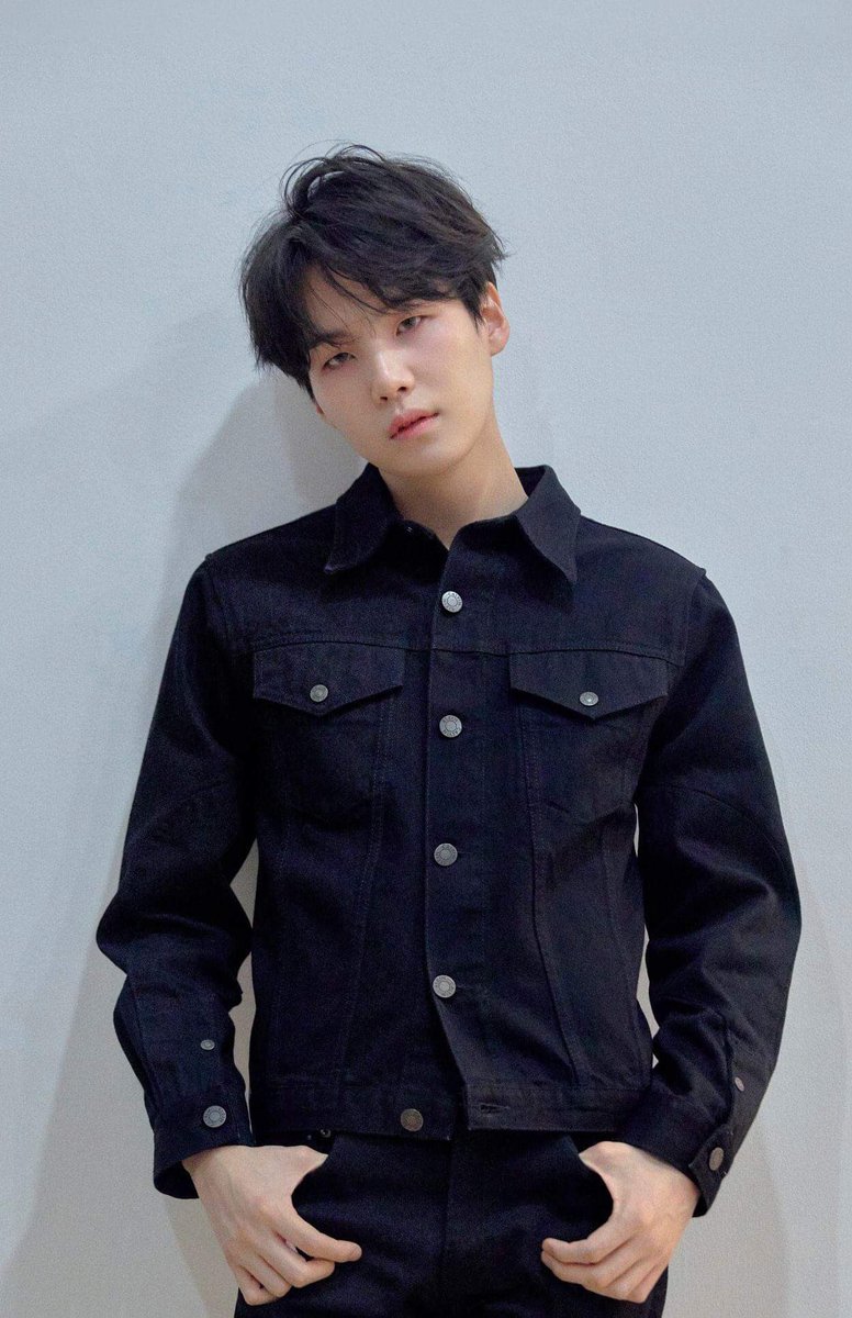 __minmini__'s tweet photo. (🤍) Have you seen such a Yoongia~~
#BTS #SUGA #WhatYoongi #방탄소년단 https://t.co/cbC7DY7Mh1