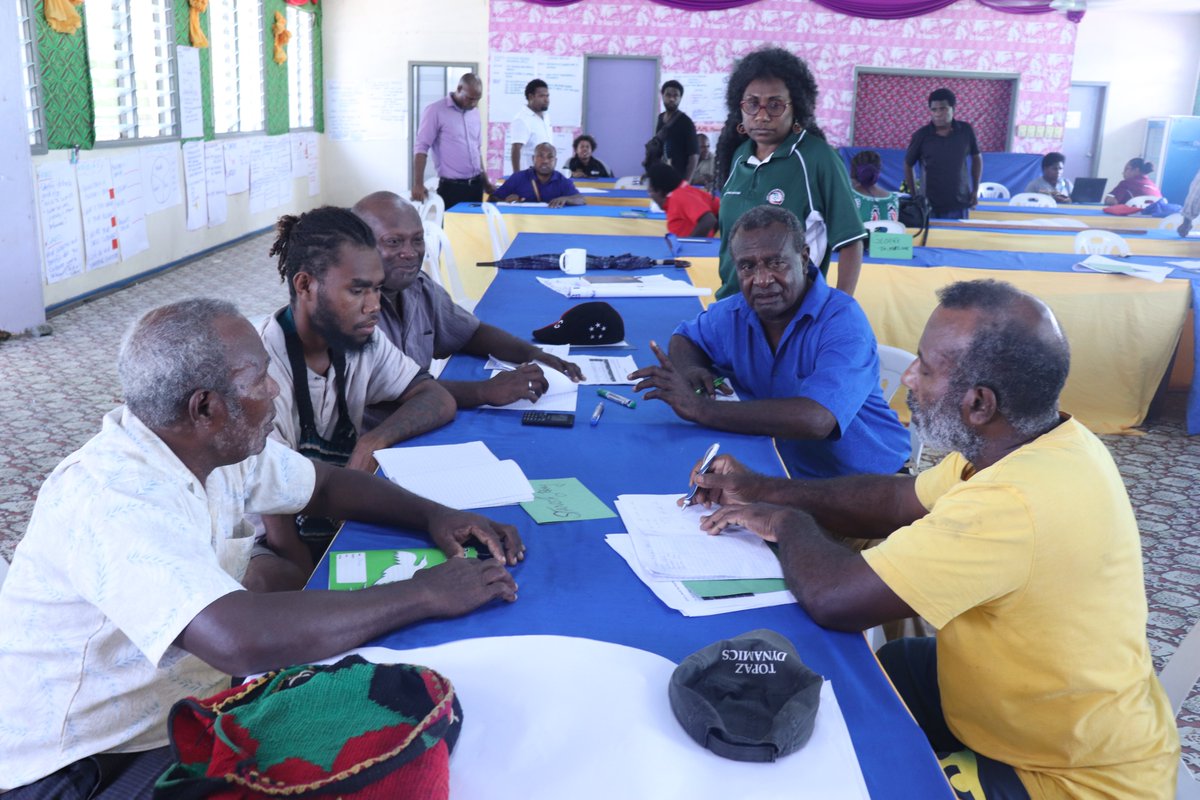 cefi_png's tweet photo. @cefi_png & SME Corporation delivering #BusinessDevelopmentSkills for 30 SME owners and Oil Palm Growers in Kavieng District, New Ireland Province. The training is part of the Mini-Financial Inclusion Exposition starting tomorrow hosted by BPNG @cefi_png financial institutions https://t.co/C4t65yN73e