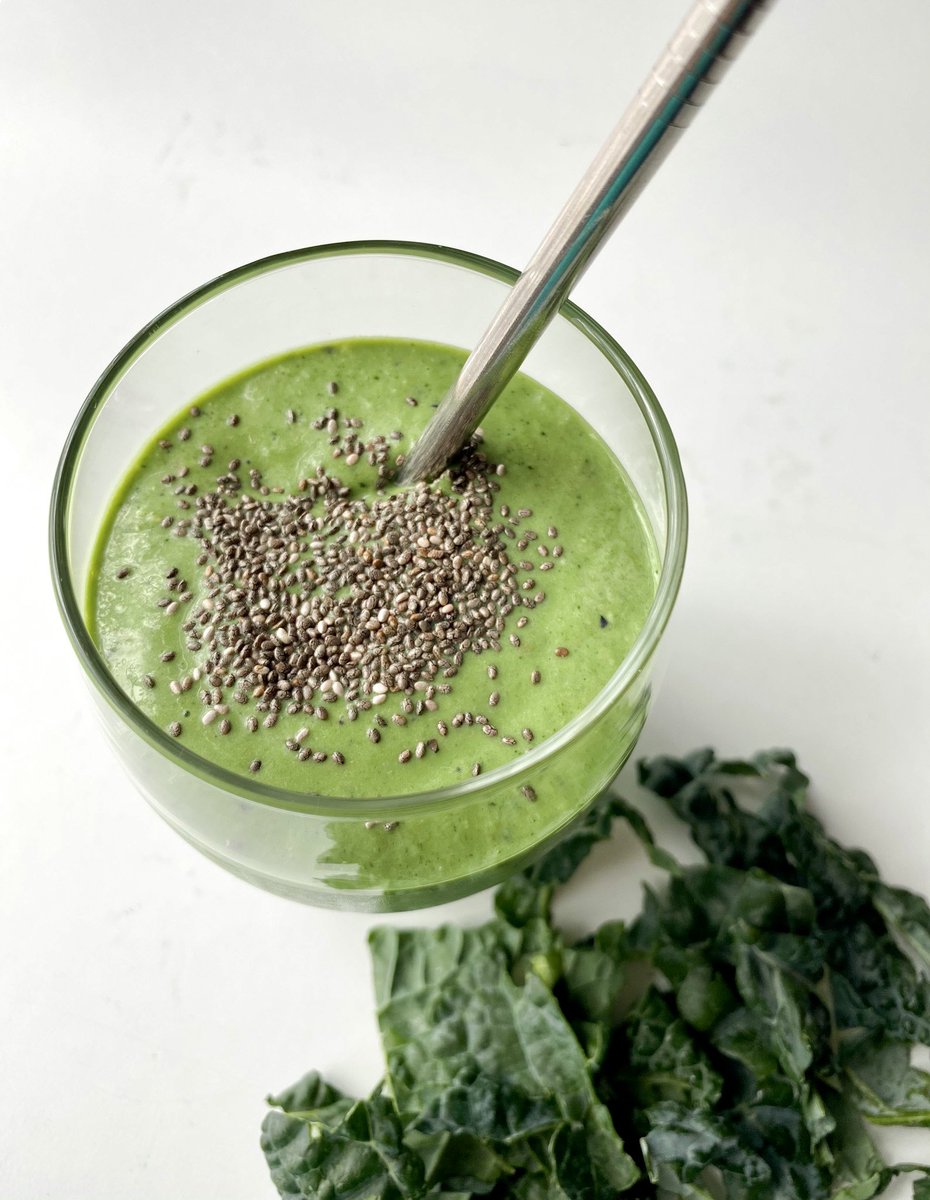 _theeats's tweet photo. Good morning ☀️ 
Green smoothie 🥬🥒🥑
To see what’s in my smoothie, swipe ⬅️
Kale, almond milk, half green apple, half avocado, cucumber, strawberries, blueberries, coconut flakes &amp; honey. I love my smoothie thick and naaarce😍
#Foodie #Smoothieideas #Theeats #Heathyeating https://t.co/4nawhA5biR