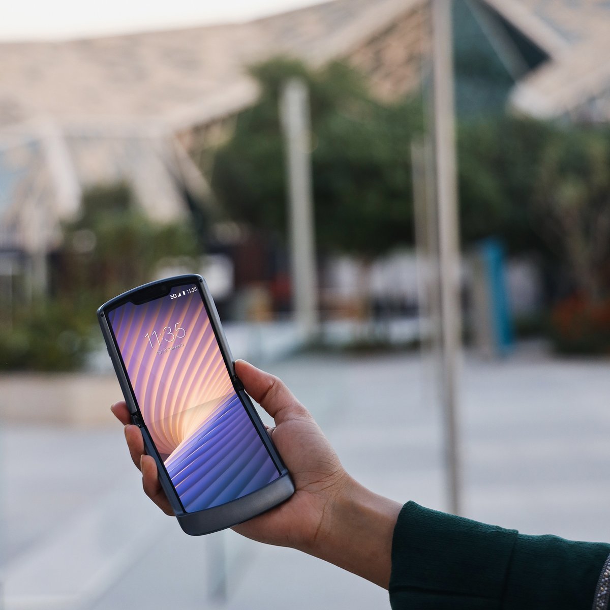 شاشة
P-OLED
القابلة للطي بمقاس 6.2 بوصة .. تعيشك الصورة الحقيقية
متوفر الآن عبر الرابط
https://t.co/SNKO38vwHM
#Motorola #HelloMoto #Razr5G #MinimalMeetsMaximal
Unfolding the Motorola Razr 5G reveals a state of the art 6.2 ” P-OLED screen to experience life in true colors https://t.co/SaeZqoc8P7