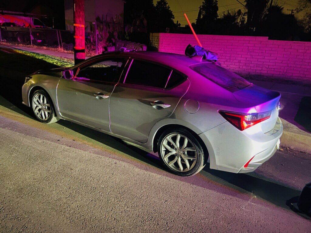 SanBernardinoPD's tweet photo. Night Shift officers observed someone driving a vehicle erratically. Officers conducted traffic enforcement stop and located a loaded firearm. Driver was arrested, gun was confiscated, and car was impounded.
#KeepingSanBernardinoSafe
#NotInOurNeighborhoods
#ConvictsCannotCarry https://t.co/HYxIl7tQoH