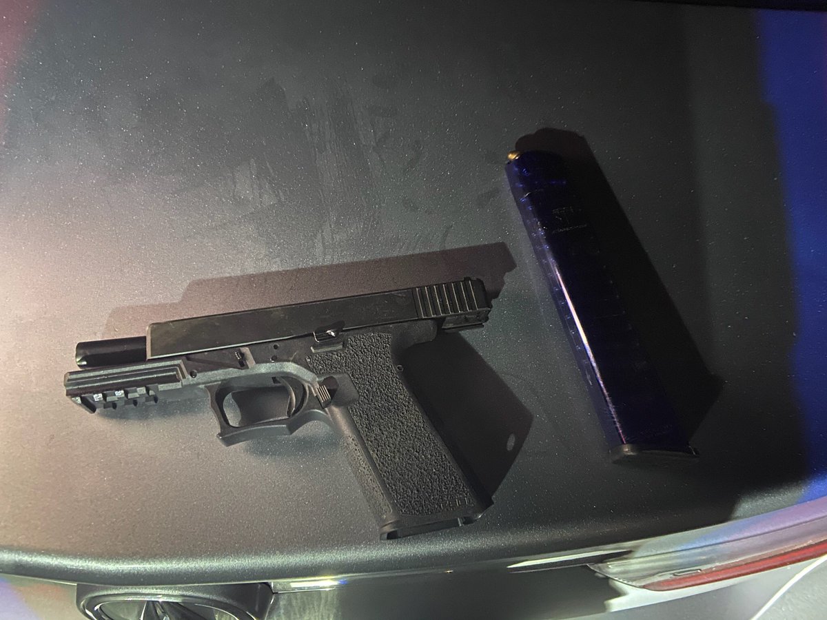 SanBernardinoPD's tweet photo. Night Shift officers observed someone driving a vehicle erratically. Officers conducted traffic enforcement stop and located a loaded firearm. Driver was arrested, gun was confiscated, and car was impounded.
#KeepingSanBernardinoSafe
#NotInOurNeighborhoods
#ConvictsCannotCarry https://t.co/HYxIl7tQoH