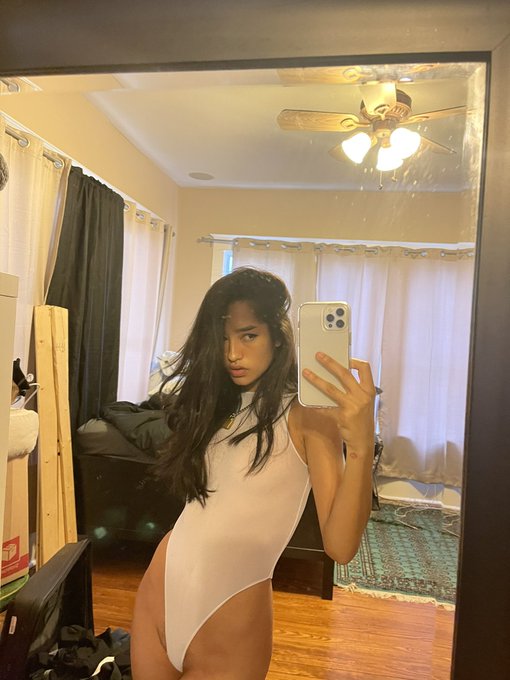 me or a turkey 🦃 ?? 🥺👉🏽👈🏽 https://t.co/ebzFzmgqsM