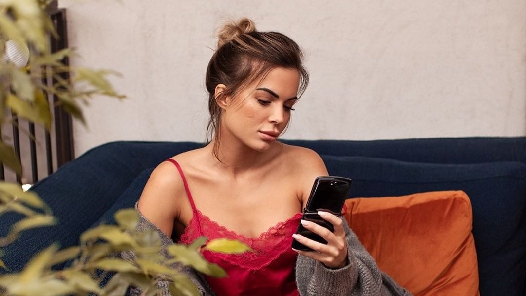Motorola RAZR 5G is Our Crush! 😍 https://t.co/kzsBdqtFg9