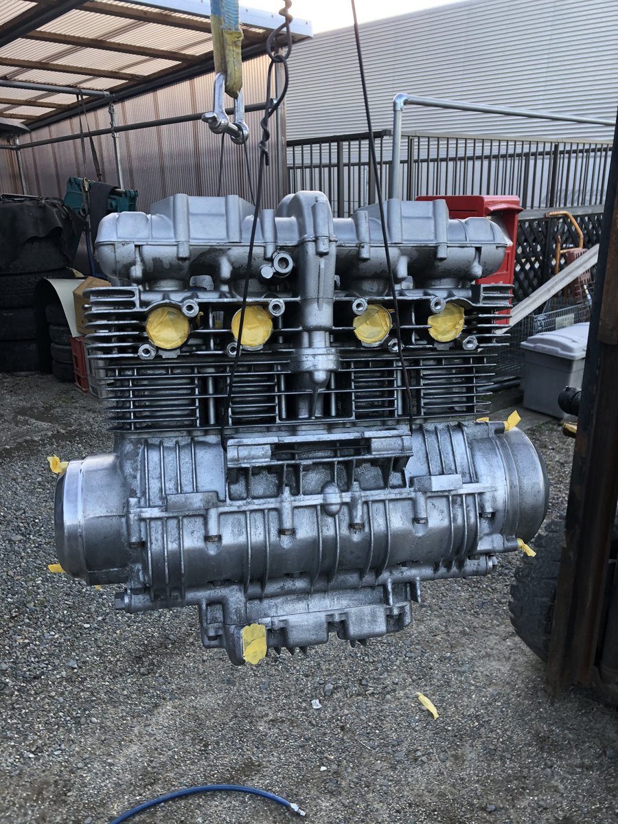 m0593s's tweet photo. 塗る前との違い半端ない🤤
汚かったエンジンが中も外も
ほぼフルリフレッシュできて
ほんまに最高でしかない🙏✨
スタッドボルトもチタン入れて後は
焼き付けしてエンジン載せたら終わりや🤤
やっと終わりが見えてきた👍
#ゼファー750 #カワサキ #ボアアップ #810cc #ワイセコ #黒エンジン #自宅作 https://t.co/CvfTeEa7Hj