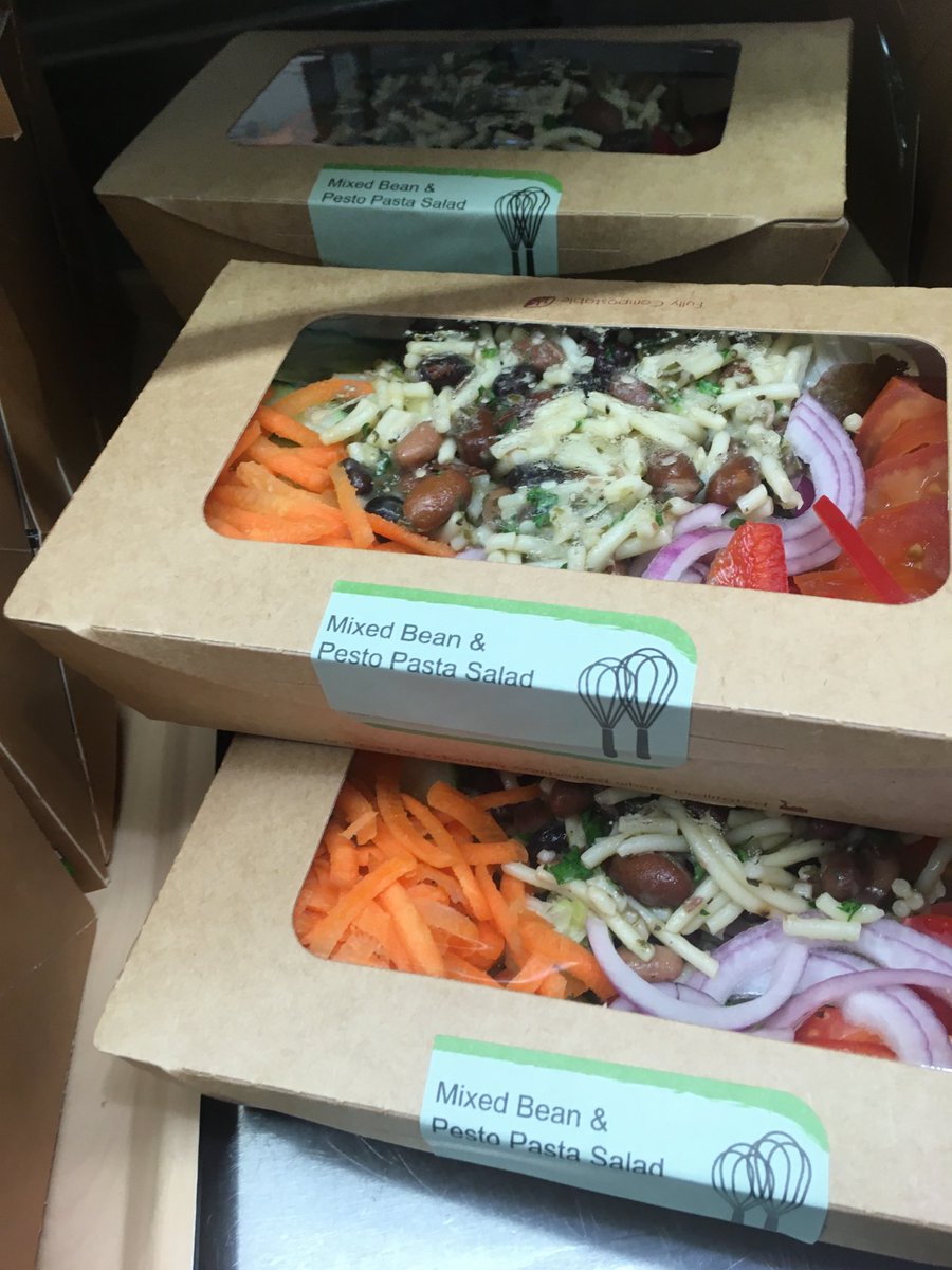 Lovely salads by Lindsey today #covidsafedining ⁦@HullCollegiate⁩ ⁦<a href="/ChartwellsInd/">Chartwells Independent</a>⁩