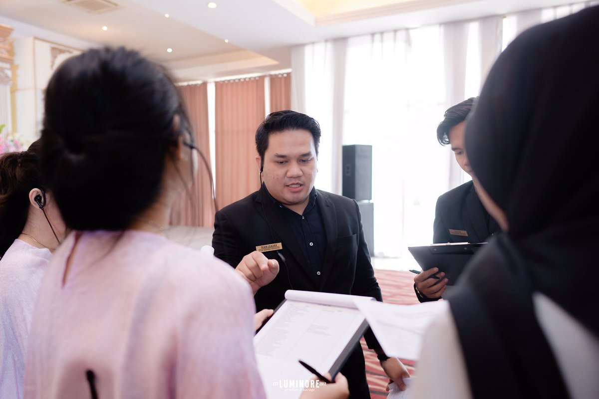 eviar_wo's tweet photo. Briefing tim sebelum pelaksanaan acara resepsi Dita &amp; Deta

#wo #eviarwo #hastanaindonesia #hipmi #hipmipalembang #weddingorganizer https://t.co/BFswt6RsS4