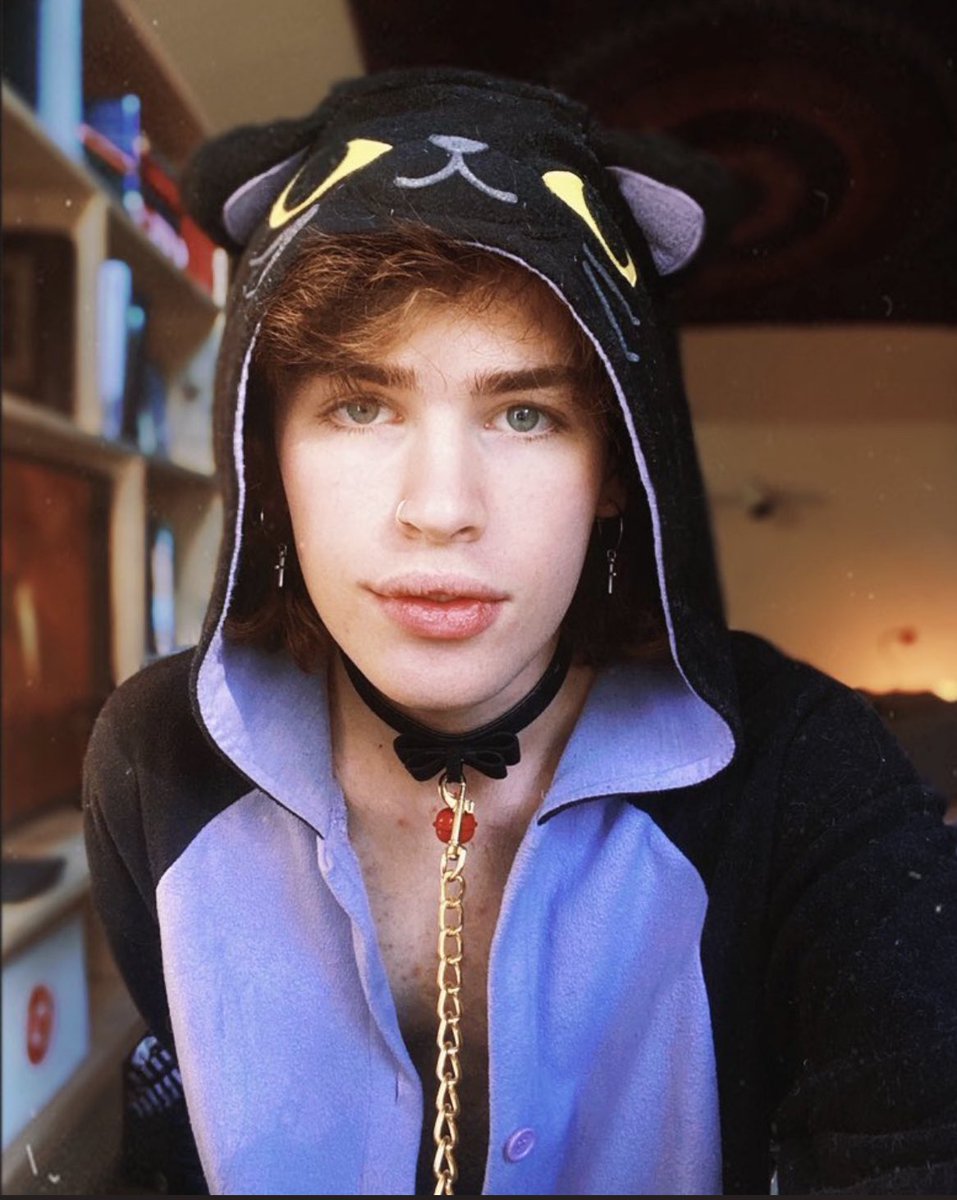 //I’ve thought about changing my fake to this beautiful goblin of a human but I simply don’t have the chaotic energy to take them. The brat energy - yes, but not the goblin energy.