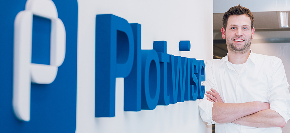 InnoQuarter's tweet photo. Duurzamer en efficiënter pakketjes bezorgen met de slimme planningssoftware van Plotwise. Om verder op te schalen ontvangt de scale-up een investering van energie-innovatiefonds ENERGIIQ. Lees hier 't interview met oprichter Michel Boerrigter: https://t.co/LUgNqnQOtQ https://t.co/9XFisiEzkc