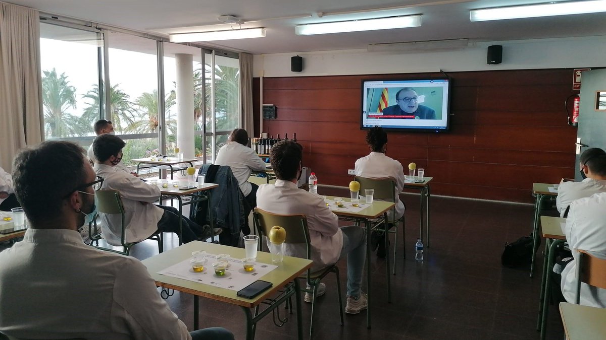 prodeCAT's tweet photo. 👏Moltes gràcies a tothom per participar!
🫒: @DOPLesGarrigues, @dopoliterraalta, @DOP_Siurana, #oliemporda, #dopbaixebremontsia.
🍎: @pomadegirona
#SomDenominacióDOrigen #SensePagesiaNoHiHaCuina #AOVE #OOVE #OlivergeExtra #alimentsdorigen #alimentaciocat https://t.co/m3Exj60e0U