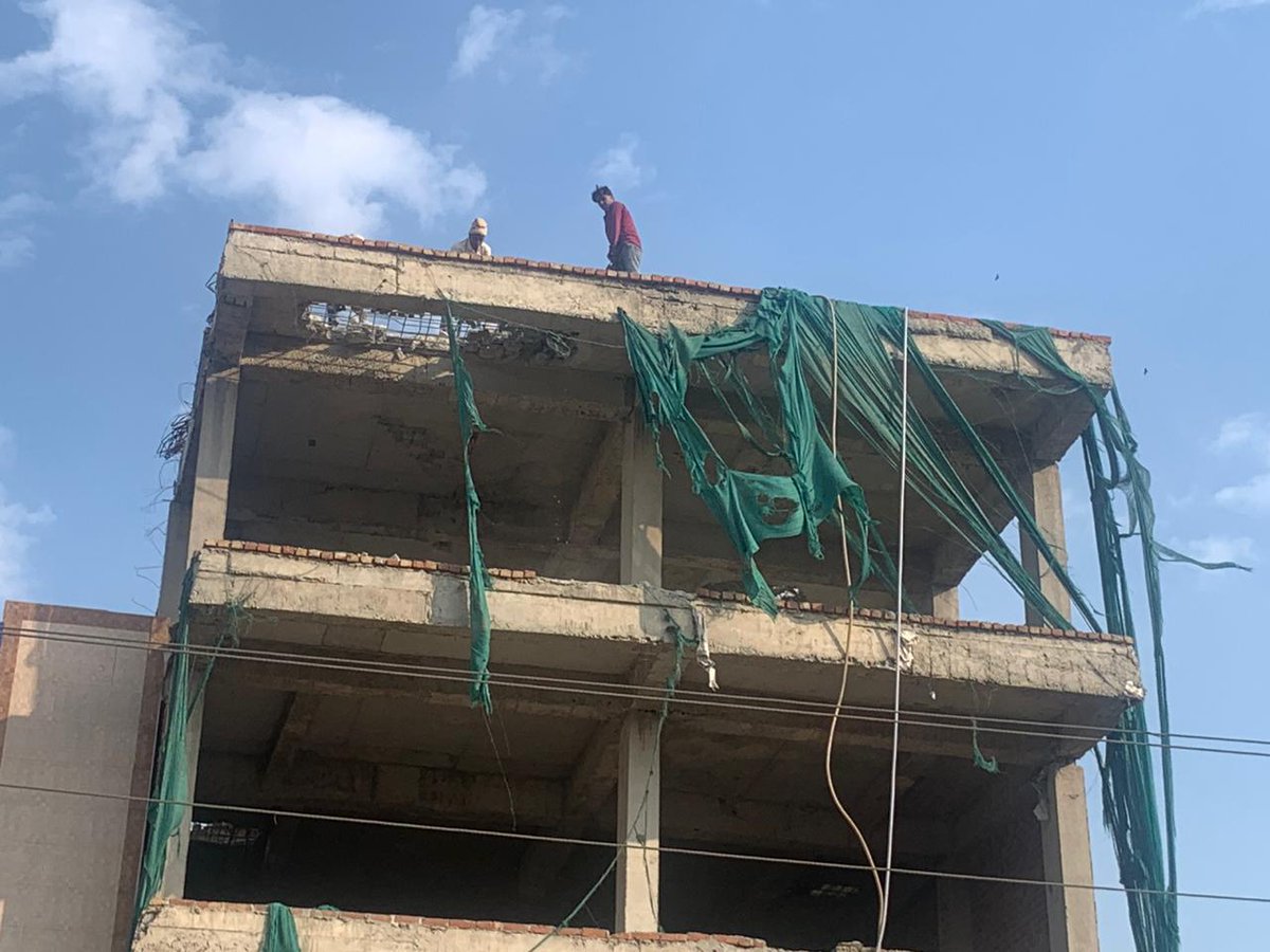 gdagzb's tweet photo. Demolition Drive against Illegal Construction was carried out today in Sahibabad area of Ghaziabad. https://t.co/hoSN7bVZzh