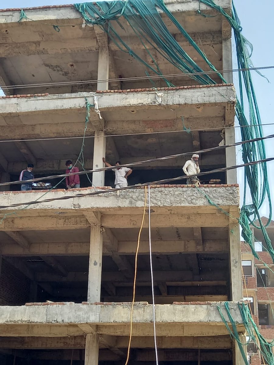 gdagzb's tweet photo. Demolition Drive against Illegal Construction was carried out today in Sahibabad area of Ghaziabad. https://t.co/hoSN7bVZzh