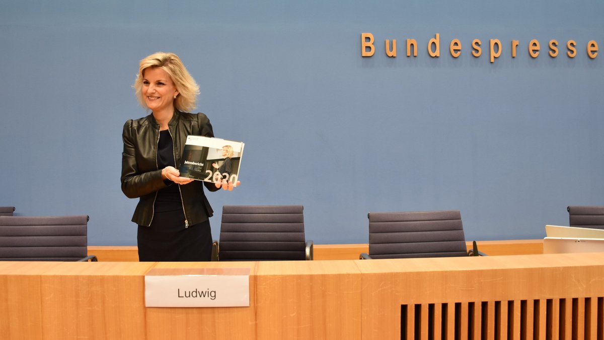 Wer hat mehr Wissen über Drogenpolitik die Werbefigur aus Pappe oder die Ludwig?
#Cannabis
#LegalizeIt