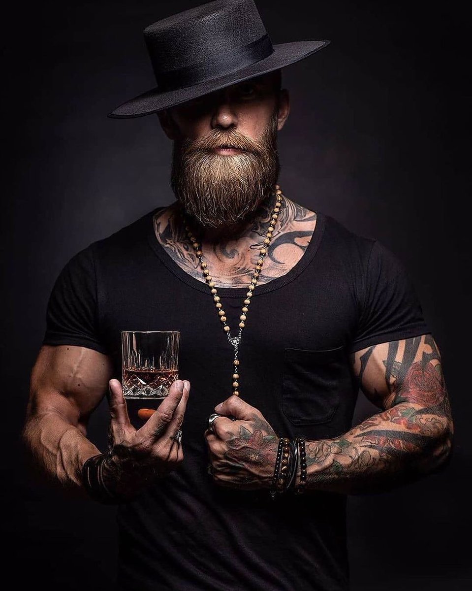 What's your favorite drink? 🧐🍾🍾
~
Follow 👉 @pinstripemag for more!
#fashion #imageonsulting #outfitbreakdown #menstyleblog #menstyle #sartorial #tailored #classicstyle #styleblogger #gq #esquire #dapper #classy #bespoke #mensweardaily #mensfashionpost #menfashionreview