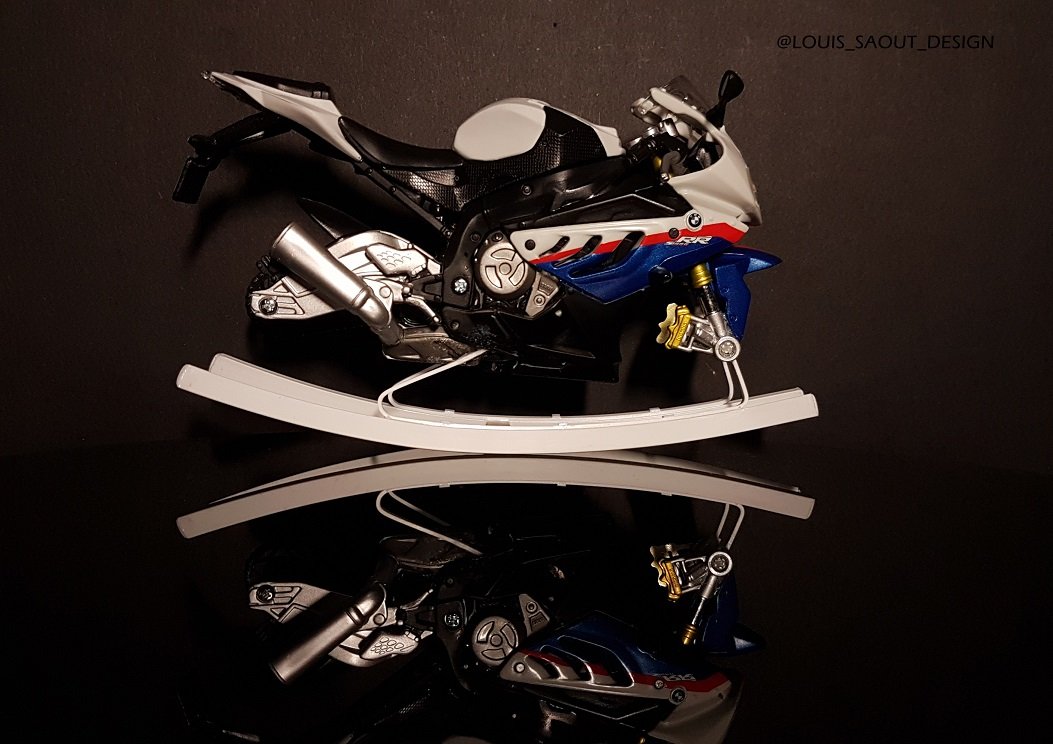 DoctorOpus's tweet photo. Being asked many times to build one... Here is a "proof of concept", from sketch to Photoshop to (1:12 scale) reality, an extremely pleasing experience! To do again!
#Design #Motorcycle @BMWGroup @BMWMotorrad #Rocking @maistotoys #AssemblyLine #ModelKit #SmallPleasure https://t.co/pSCM5hSAWb