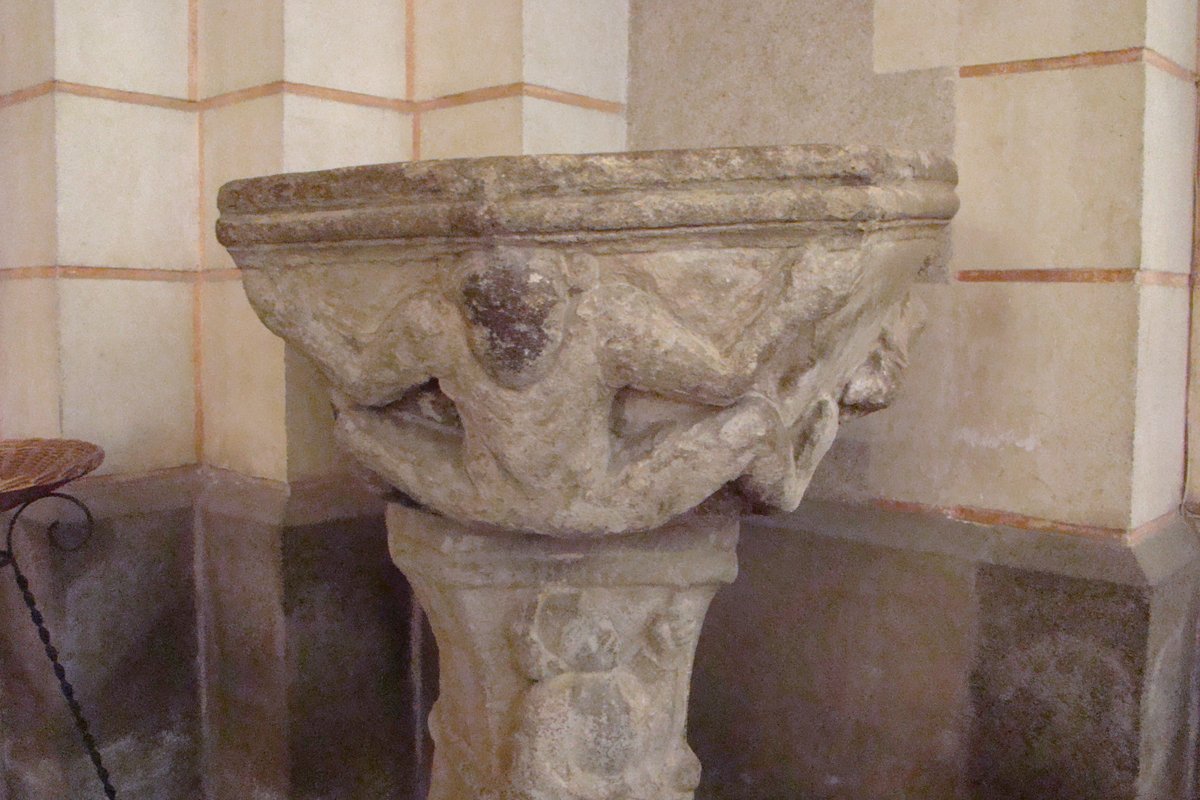 cotentinologue1's tweet photo. @Baxter47Ron @Portaspeciosa @beakheads several fonts #Brittany between #St_Malo #St_Brieuc showing same composition as @Portaspeciosa 4th pic
named Atlantes by ancient greeks mythology https://t.co/FCY1lRzWUO