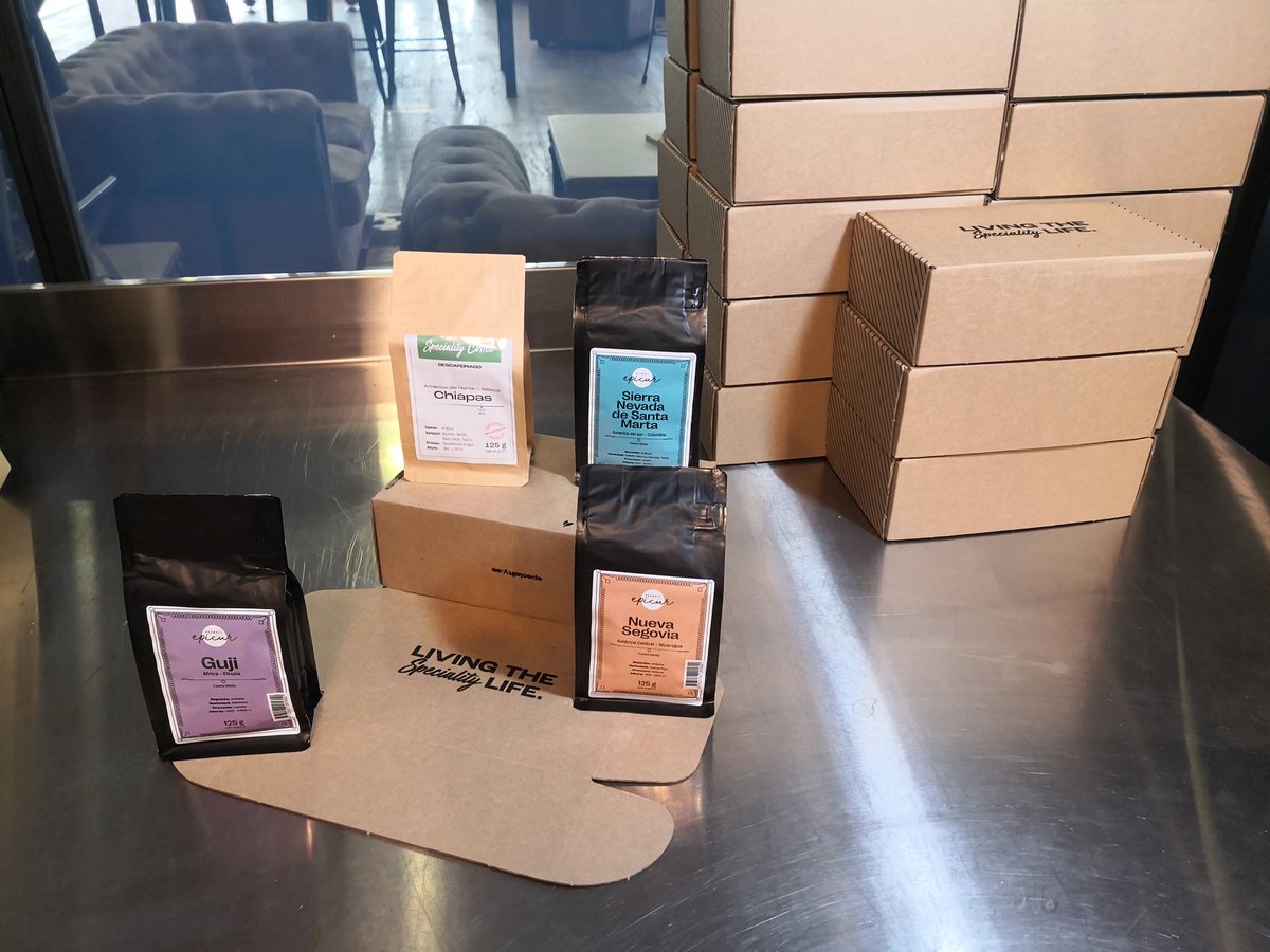 speciality_es's tweet photo. Esta mañana hemos enviado momentos de felicidad en forma de Café y de diferente #Origen
#CulturaDelCafe
Dinos como lo quieres consumir y le damos nuestro aporte en tueste para que lo disfrutes.
#SpecialityLab https://t.co/wFCFQbR5fD