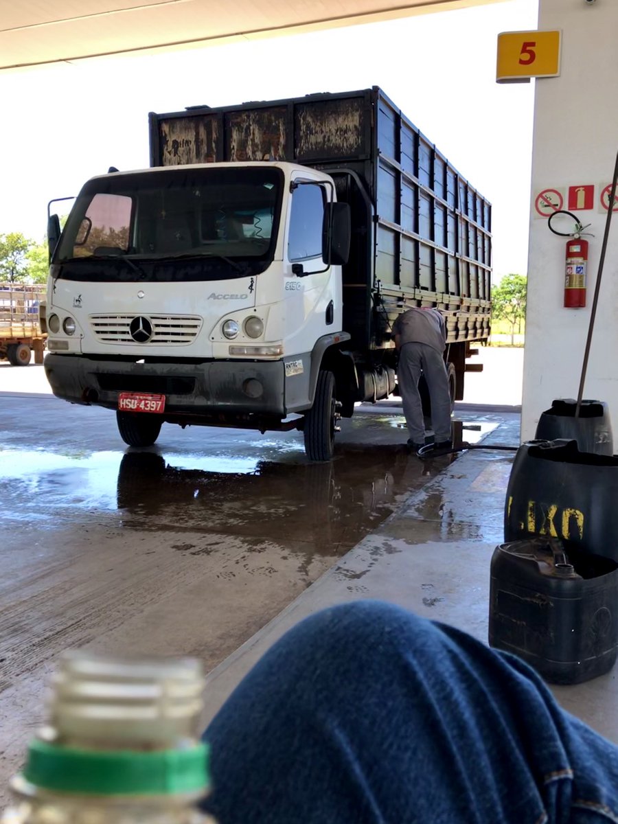 Stopping only to fuel the truck and for a lunch, in some gas station along the way..