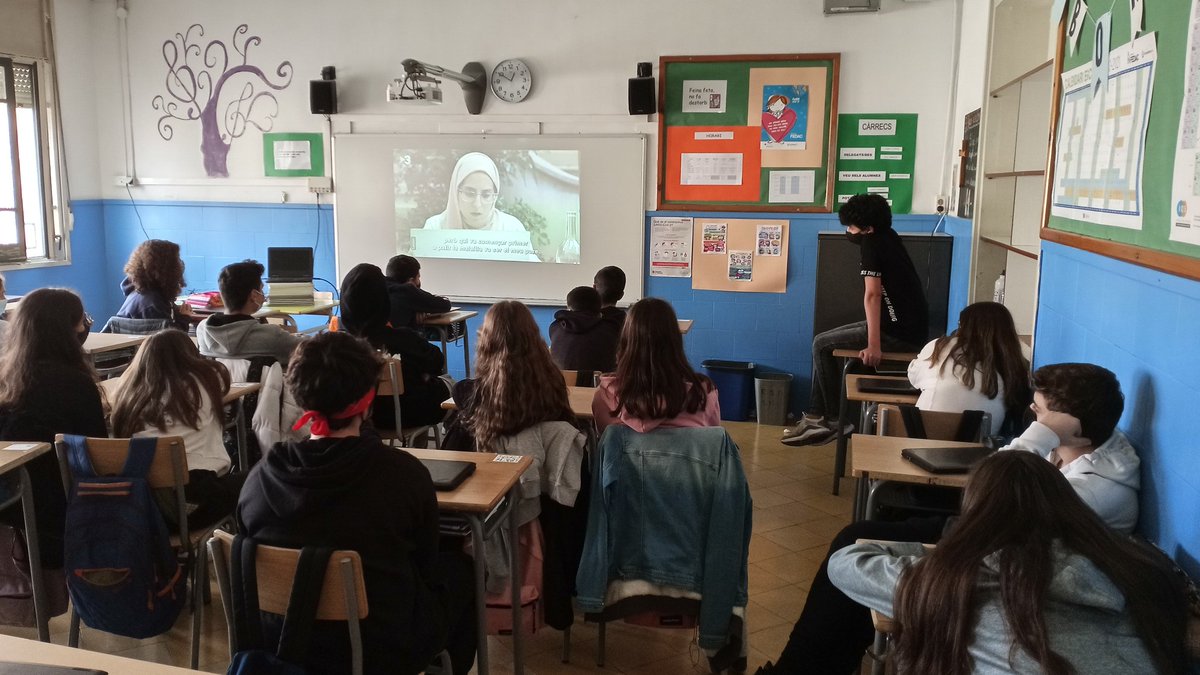FEDACSantAndreu's tweet photo. Les xerrades de #LaMaratoTV3 a l'ESO, sobre la #covid19 ens consciencien, ens emocionen i ens recorden #mascareta #distància #higiene. Treballem plegats @AfaFedacSantAnd https://t.co/t5jZ7EXWFf
