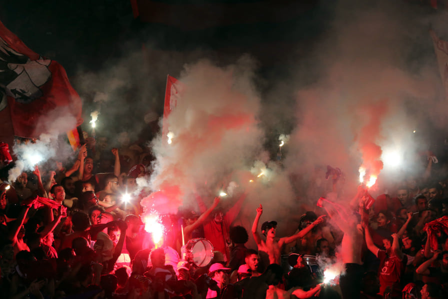 حاااارب على البطووولة برووح الأبطال ... العب برجولة موت على الكورة .... افريقيا للكبار وأنت الأسطووورة