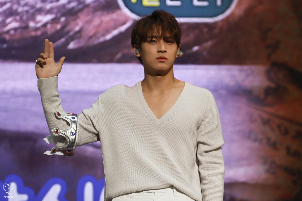 mingyu wearing white — a thread(will update constantly)