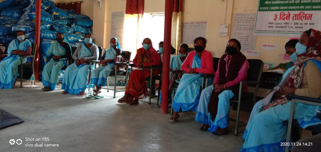 WHH_Nepal's tweet photo. FCHVs play a crucial role to promote nutrition awareness and behavioral change through the participatory LANN+ approach in #Dakneshwori, #Saptari
#PromoteNutrition #ZeroHunger #UTTHANProject
#AasamanNepal
@BMZBund https://t.co/KE7lnBLhTv