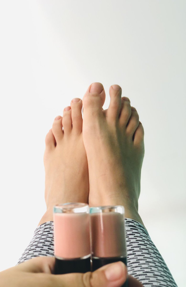 jprettyfeet's tweet photo. Natural nails or with nail polish? 🙃Left or right? #feet #FeetPicture  @Feet1100 https://t.co/kcFWYkaBYH