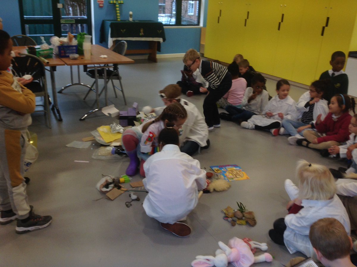 StAndrewsSW16's tweet image. Science Immersion Day in L4 
Material Frenzy All Day !
#sortingmaterials
#sciencerocks
#youngscientists