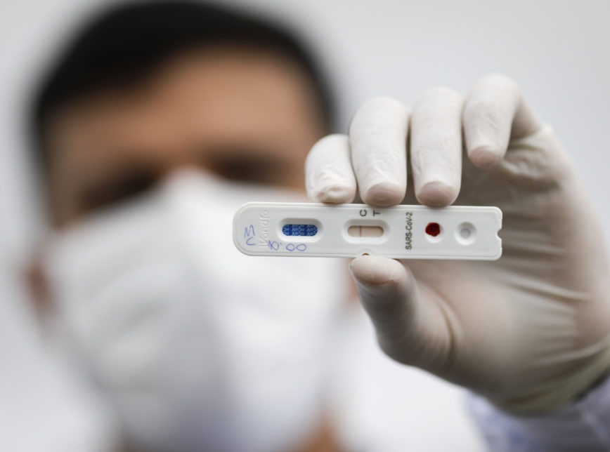 "colaborador teria arquivado informações de acesso a sistemas sem a proteção adequada”... e vazaram #DADOS de 16 MILHÕES de pessoas que fizeram teste de #COVID19: bit.ly/2V3Zh3P.

sem estratégias PARA informação [bit.ly/2HAOpH6], dá nisso, sempre. tem que mudar.