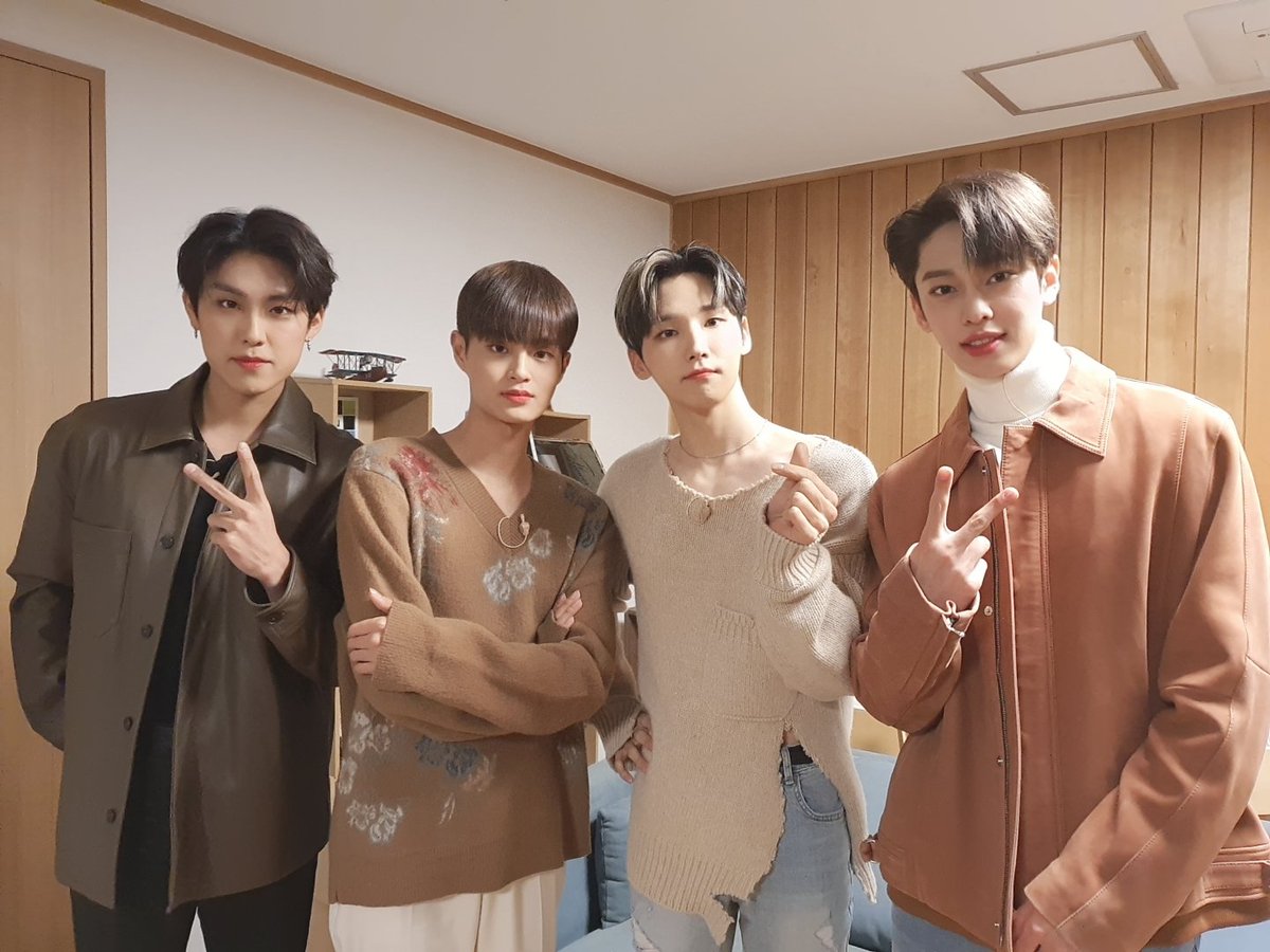 AB6IX tweet media