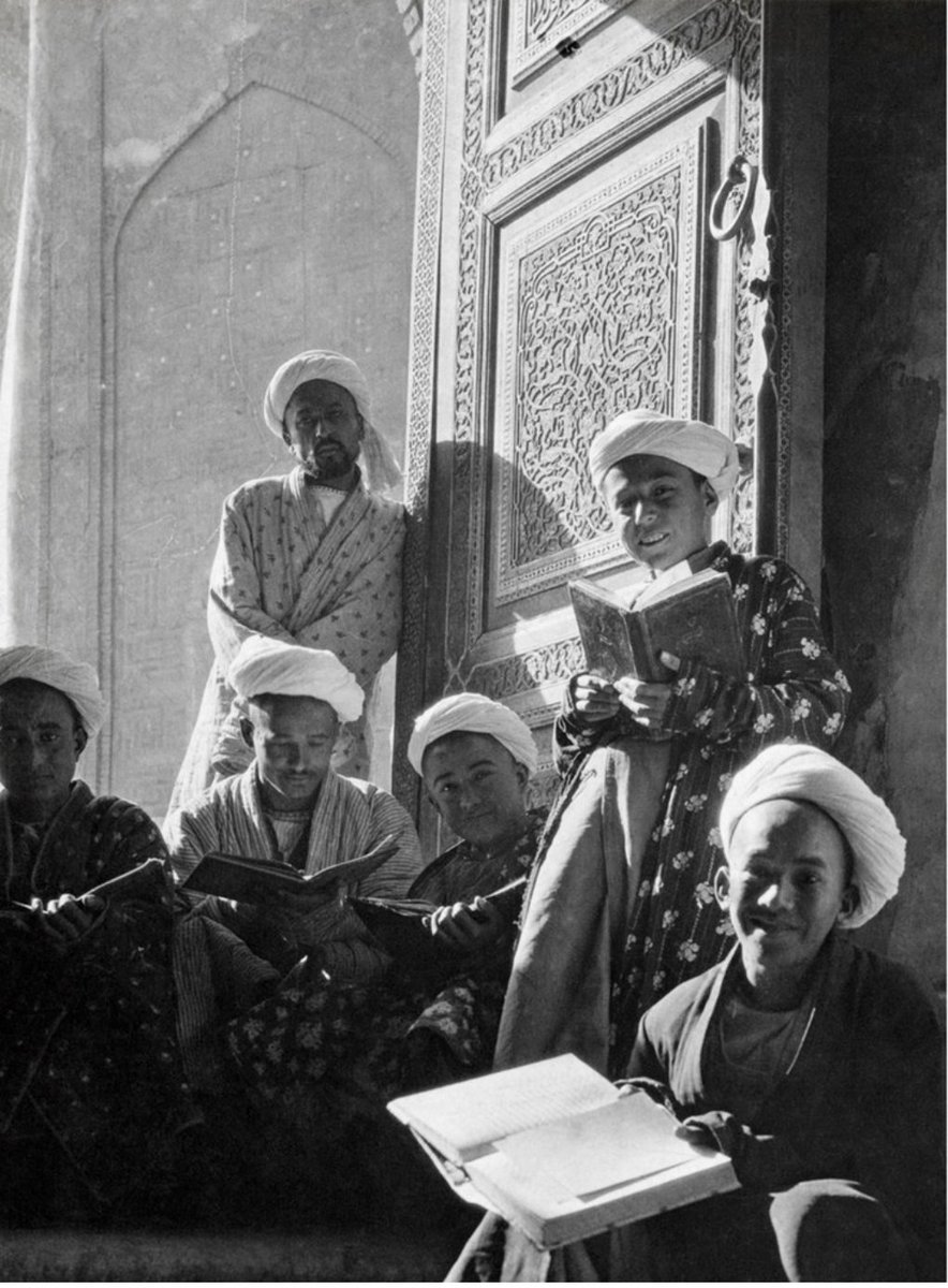 People of Bukhara: Religious students at the Pâyi Kalan Mosque, 1918