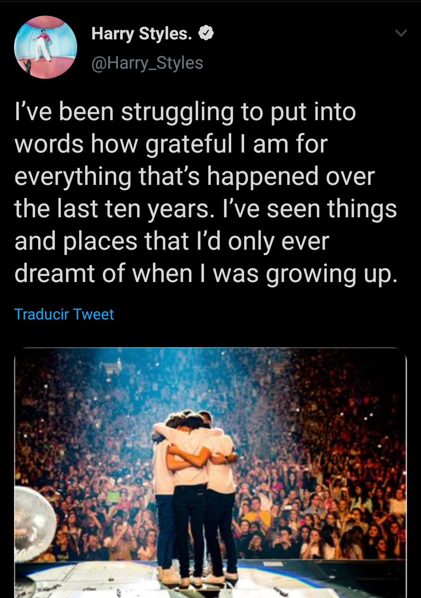 glzz_danii's tweet image. Cuando estoy triste me pongo a leer los tweets de #10YearsOfOneDirection y me deprimo aún más 💘😔