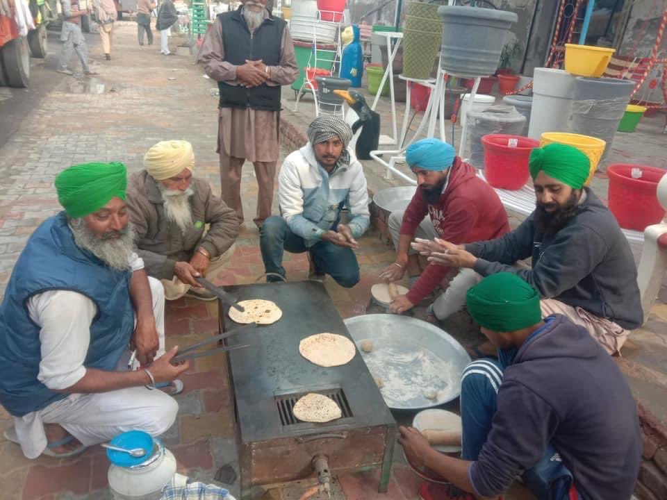 AnilKhark's tweet photo. पंजाब के किसान ने दिखाया कि यहां की फसलें भी जिंदा हैं और नस्लें भी जिंदा हैं
जय किसान जय पंजाब
@DeependerSHooda @_YogendraYadav @RamanRandhawarr @PunjabKisanUnio @BKU_KisanUnion https://t.co/JMPPFrVBJD