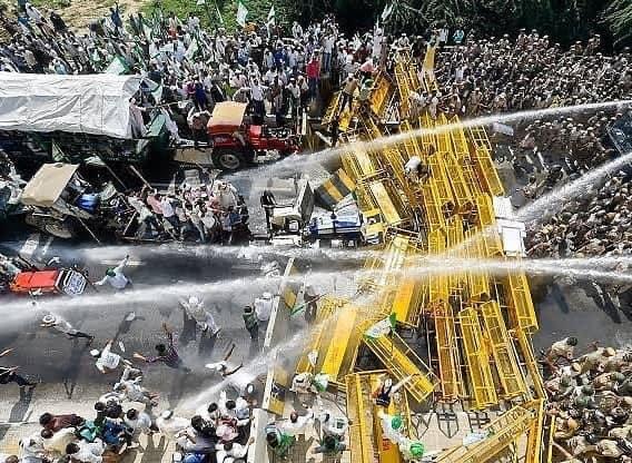 ਸੂਰਜ ਕਦੇ ਵੀ ਕਣੀਆਂ ਦੇ ਵਿੱਚ ਭਿੱਜਦੇ ਨਹੀਂ ਹੁੰਦੇ।

#FarmerProtest