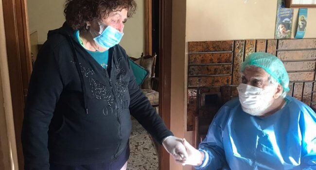 tornaforte's tweet image. Stiamo perdendo ogni giorno centinaia di Nonni, la nostra storia, la nostra vita! Invece di pensare a salvare il #cenone #natale @GiuseppeConteIT pensi a salvare le vite di questi meravigliosi italiani!