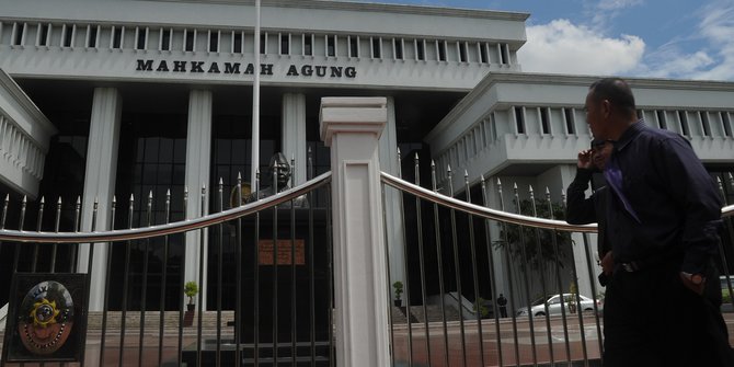 MA Mulai Periksa Pemakzulan Bupati Jember Faida https://t.co/0aUXjbNYiA https://t.co/m7NUOcMLwc