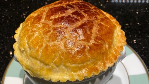 petitmarguery's tweet photo. VENTE À EMPORTER !
Cassolette de Ris de Veau aux girolles en croûte feuilletée  👨‍🍳
Juste 20 mn à 180 degrés et beaucoup d’amour 💝
Pour commander : https://t.co/vqXofnqXGm
#aupetitmarguery #restoensemble #venteaemporter #paris https://t.co/e2KCSQnFqm