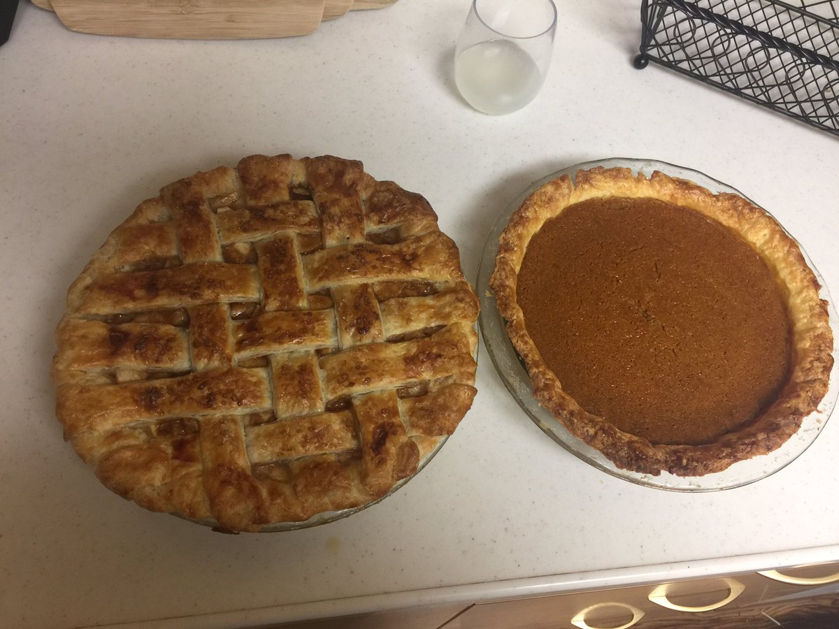 DailyPieceofAsh's tweet photo. #thanksgivingessentials and yes...the crust is also made from scratch https://t.co/hPMQ0mG8WG